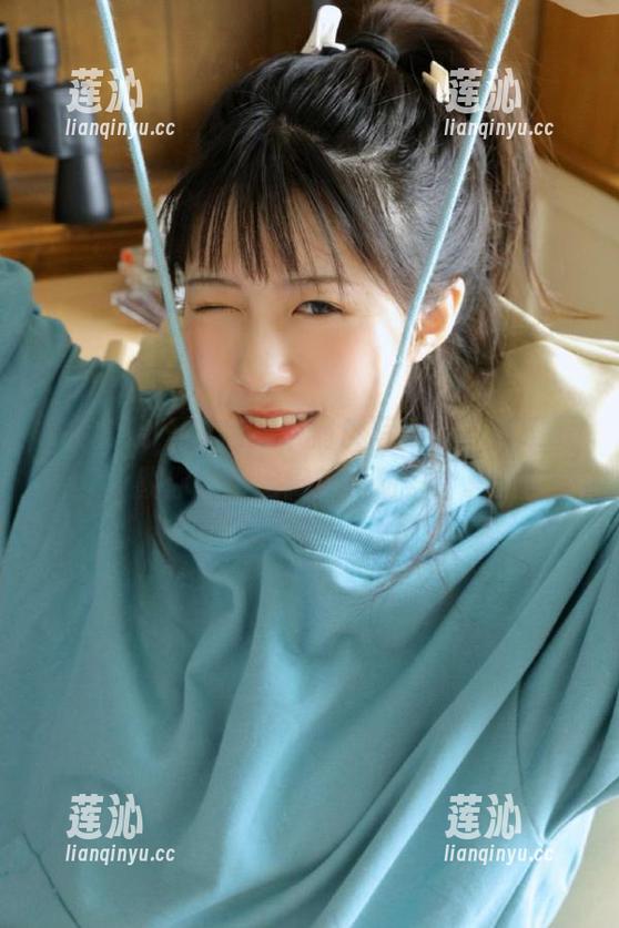 模范学院 - 白色吊带俏皮写真，薛琪琪sandy教你如何用微笑撩动整个夏天！