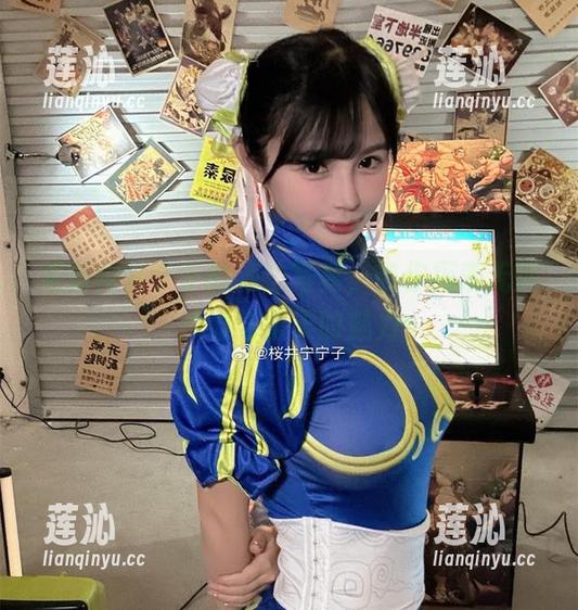 更新樱井宁宁的海边写真，带你探索无尽沙滩与蓝天的魅力