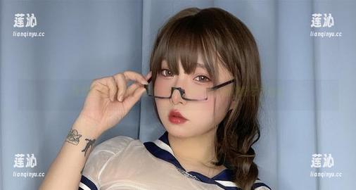 次屁啦的透明女仆套图分享，感受独特的视觉艺术魅力