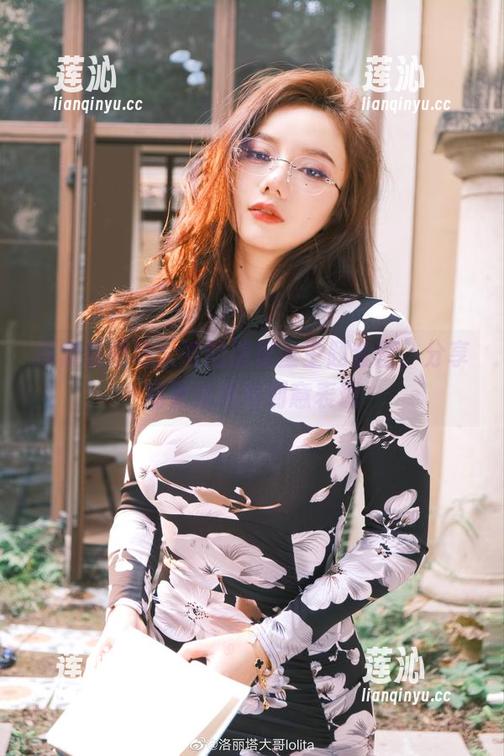 探索洛丽塔大哥的裤里丝主题套图，分享精致美感与创意表现