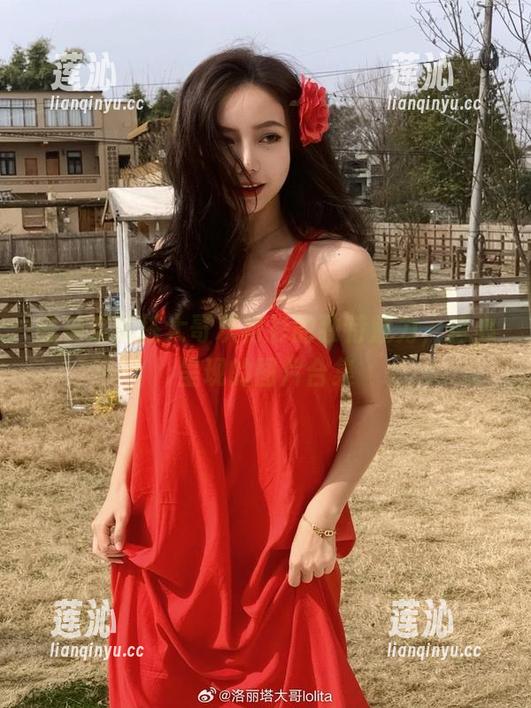 感受洛丽塔大哥灰衬衫的独特魅力，精心呈现的图片合集