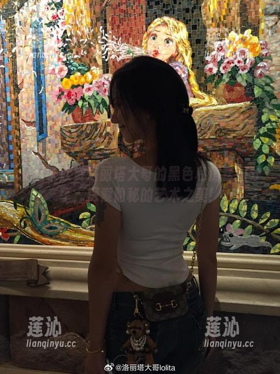 一起来欣赏洛丽塔大哥的黑色私房套图分享，探索隐秘的艺术之美！