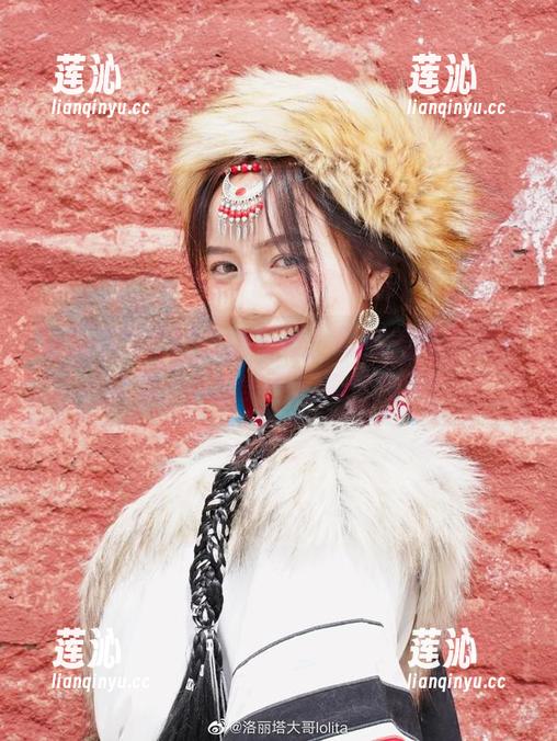 洛丽塔大哥的长腿写真，细腻美图与精致套图，开启美丽的视觉之旅！