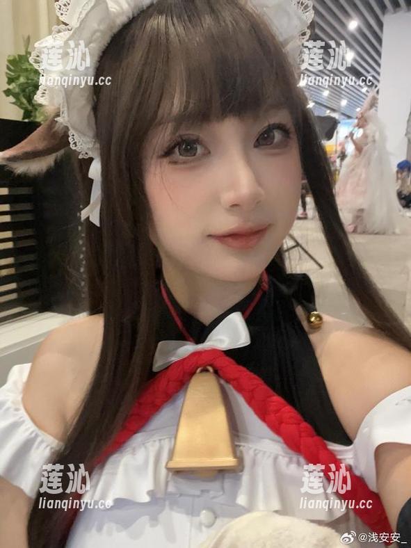 办公室里的浅安安：私房写真原图揭示都市女性的无限可能