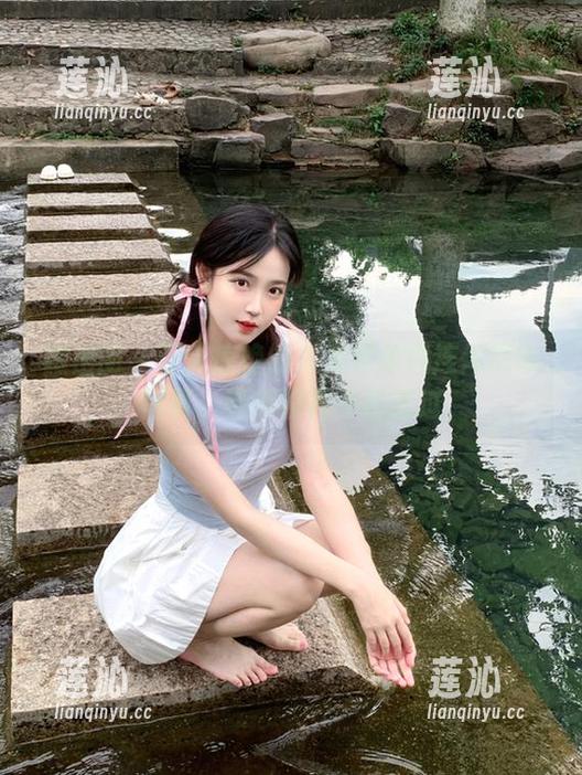 微密圈 - 让人惊艳的火龙果羊黑连体吊带写真，绝美照片不容错过