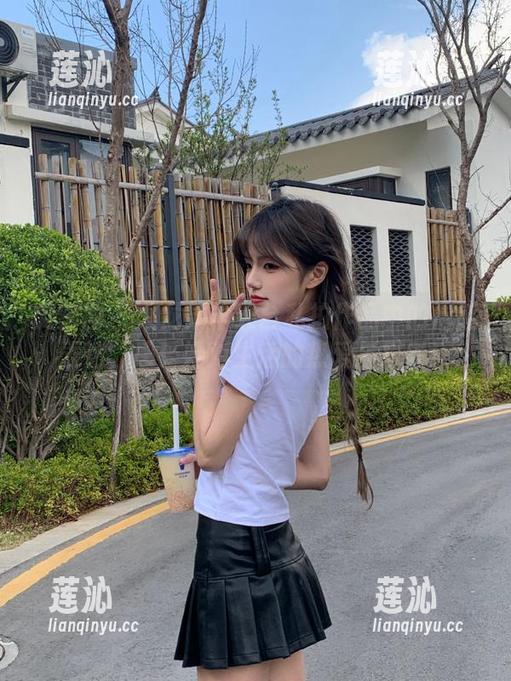 微密圈 - 火龙果羊天台私拍作品中的情感表达，感受她对生活的热爱与思考！