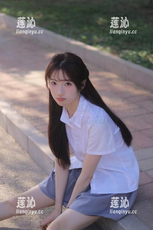 爱蜜社 - 无法抗拒的魅力：LalaBaby啦啦双马尾写真合集奋力捕捉每个瞬间