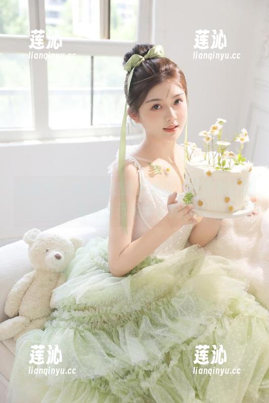 爱蜜社 - 从未想过的艺术感，张思允长腿写真现已免费下载！