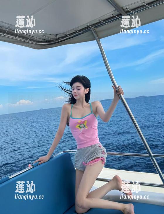 爱蜜社 - 职业装写真精选：张思允演绎专业与时尚的完美结合