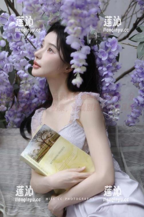 爱蜜社 - 用心记录黄歆苑的优雅瞬间：分享她的套装作品集，展现别样的艺术风格！