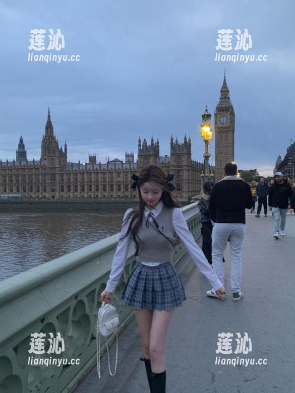 微密圈 - 新鲜出炉！猪小七带来的棉袜写真资源，甜蜜指数爆表！