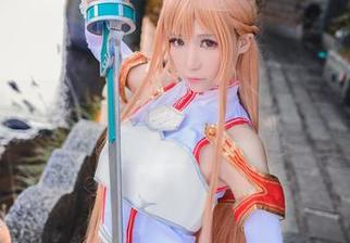 感受魔法的瞬间：白神泱的《凯留》cos照片带你进入奇幻之旅！