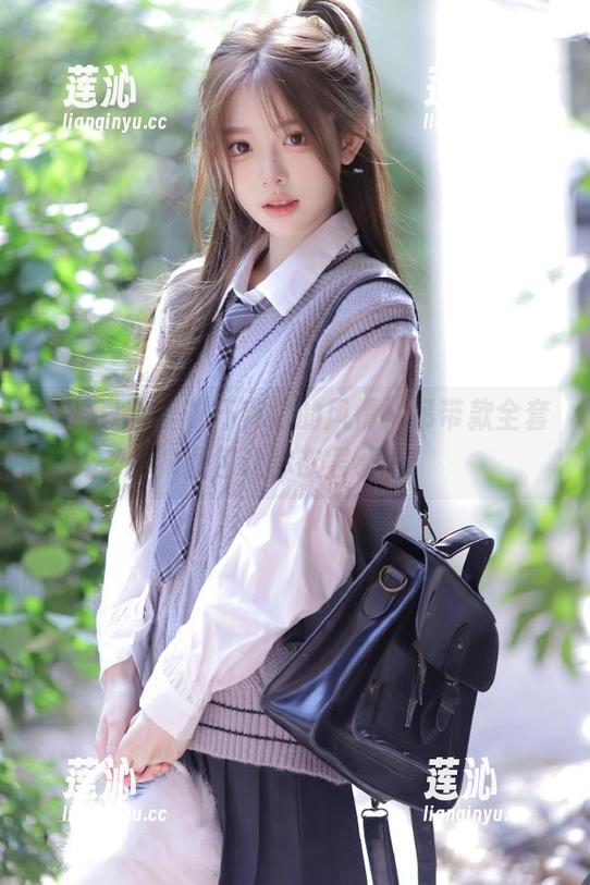 感受白莉爱吃巧克力的风情，吊带款全套图包让你欲罢不能