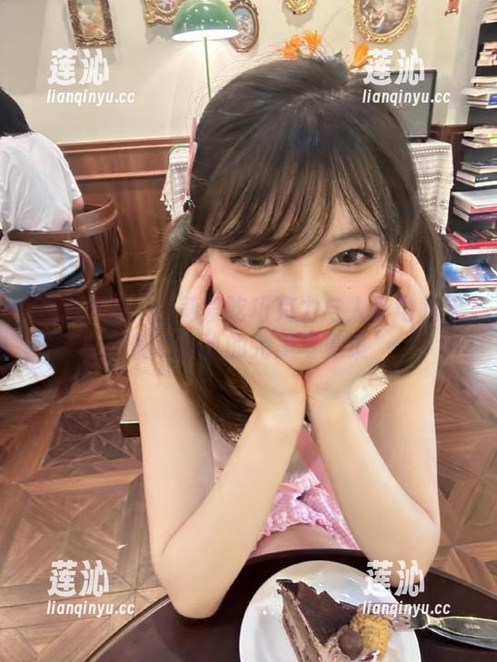 白莉爱吃巧克力 精选原图:白莉爱吃巧克力与人形电脑天使心小叽的完美写真集