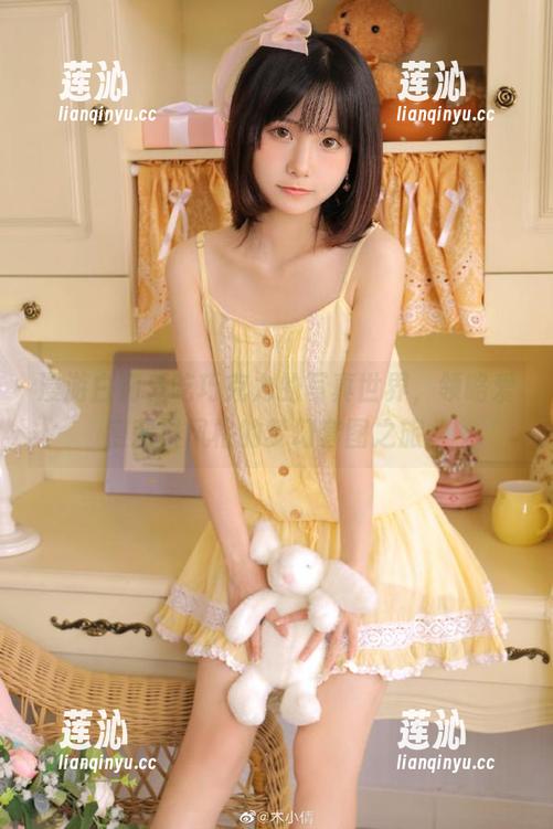 漫游白莉爱吃巧克力的写真世界，领略爱蜜莉雅风格的梦幻套图之旅。