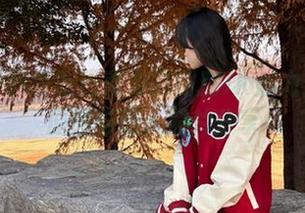 发现白莉爱吃巧克力的闺房JK魅力：动人原图与迷人照片分享