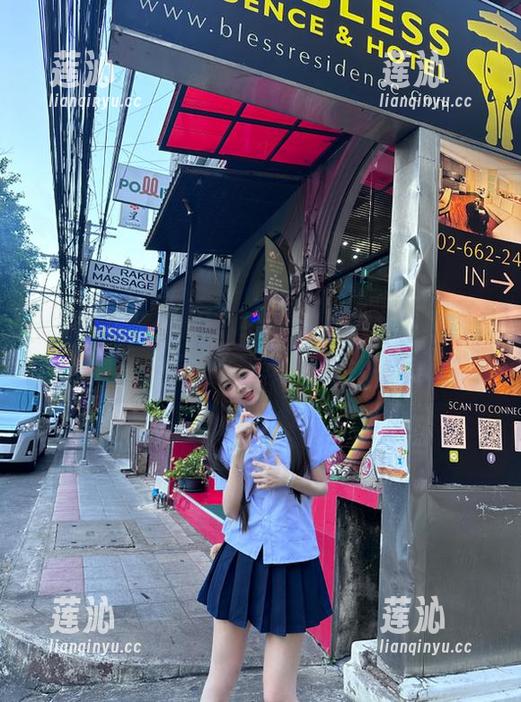 微密圈 - 套图重磅更新，白龙猫女在夏天里释放光芒，诠释绝美视觉盛宴！