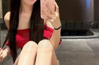 微密圈 - 让我们一同观看白龙猫女的写真之旅，蟒蛇丝袜点亮每个瞬间
