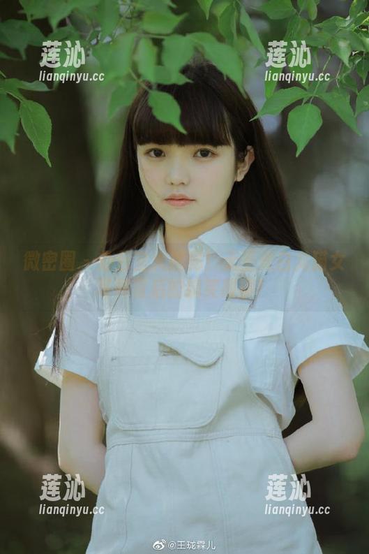 微密圈 - 办公室大揭秘！无圣光白龙猫女写真背后的搞笑故事！