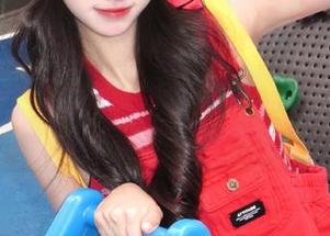 微密圈 - 白龙猫女黑丝黑靴写真合集：别致壁纸为你的桌面注入新鲜感