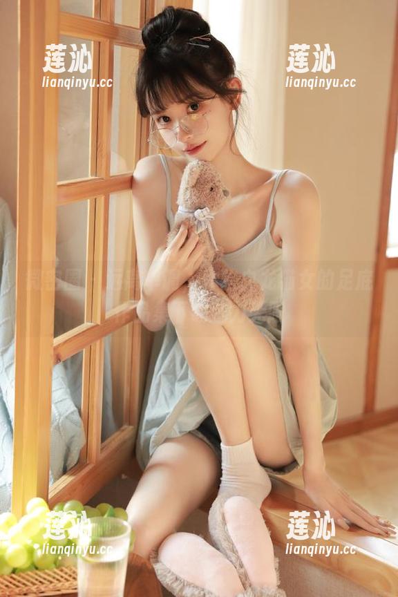 微密圈 - 远离单调，体验白龙猫女的足底作品集下载魅力无限