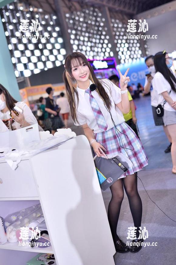 一窥神楽坂真冬清纯魅力，高清套图记录每个动人瞬间
