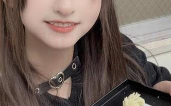 图片特辑：跟随神楽坂真冬欣赏睡衣少女的玲珑姿态