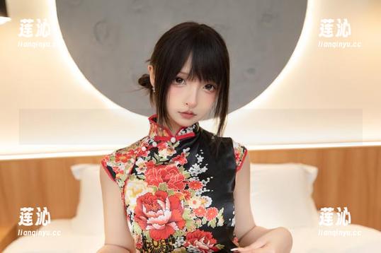 最新神楽坂真冬学妹写真，优雅图片呈现青春岁月的记忆