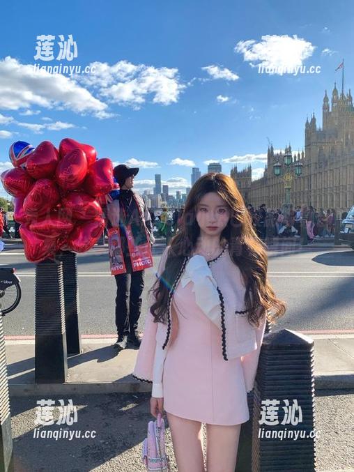 秀人网 - 精选Angela小热巴校服写真合集，分享那些让人心动的青春瞬间！
