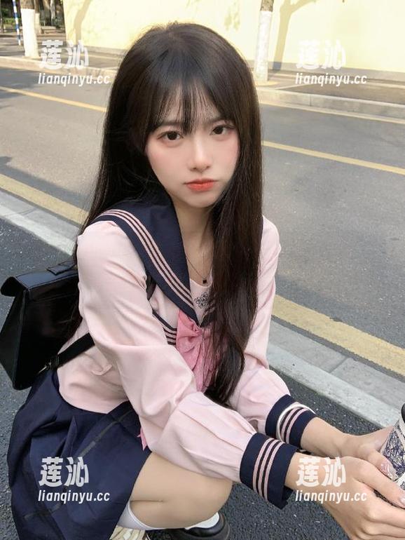 秀人网 - Candy糖糖的毛衣写真美图，带你走进一个色彩斑斓的秋冬奇幻世界！