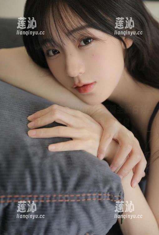 秀人网 - 免费下载Candy糖糖全新白衬衫写真，穿上青春的甜美气息