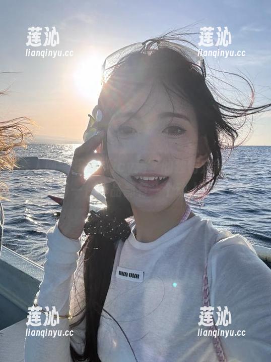 秀人网 - 探索“icy猪”的独特定制写真合集，每一件作品都有一个动人的故事！