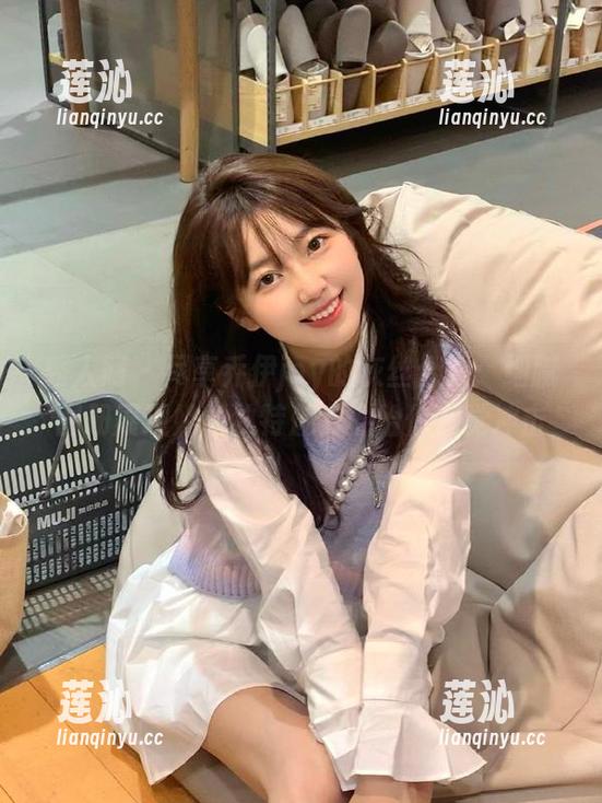 秀人网 - 尽享乔伊joy的灰丝合集：细腻图册展现她的独特魅力，给你视觉冲击