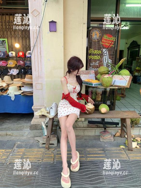 秀人网 - 定制优琪琪子yuki黑丝魅力写真，每一张图片都散发着独特光彩