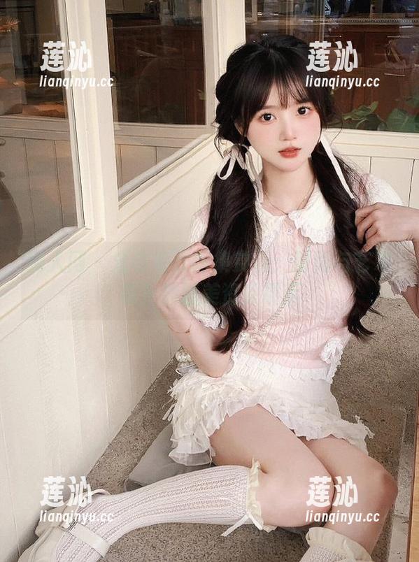 秀人网 - 允尔毛衣图集赏析：时尚与艺术结合的精美资源展示