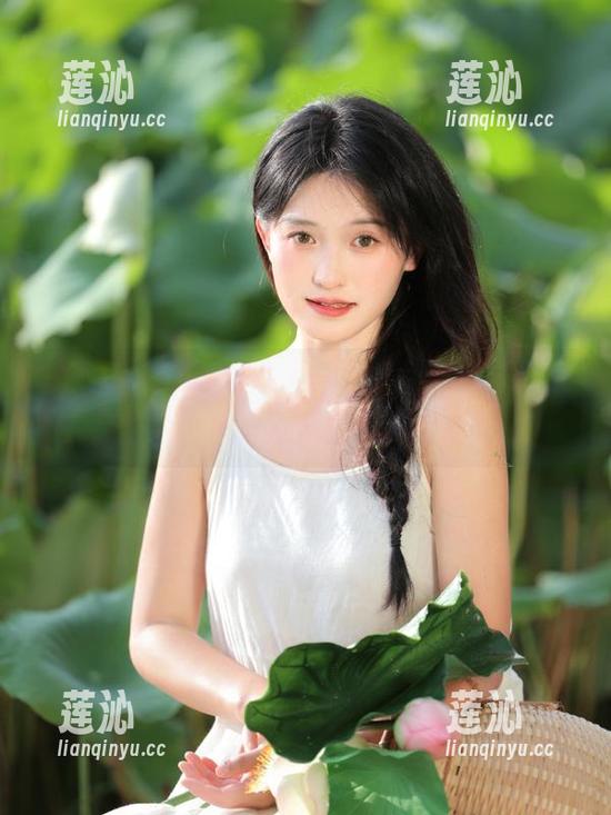 秀人网 - 最新刘飞儿Faye女孩写真作品合集：一场视觉盛宴的新体验