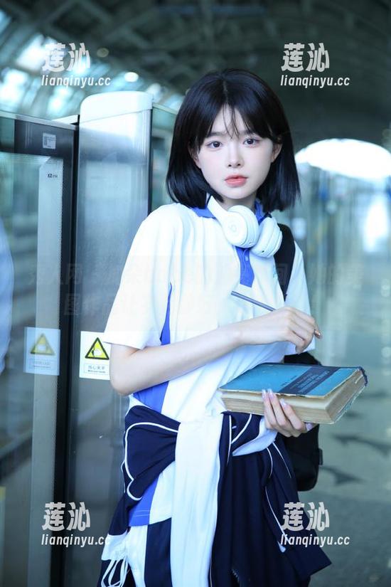 秀人网 - 加朵babe的油亮瞬间：她的美图作品让岁月静好，令人沉醉！