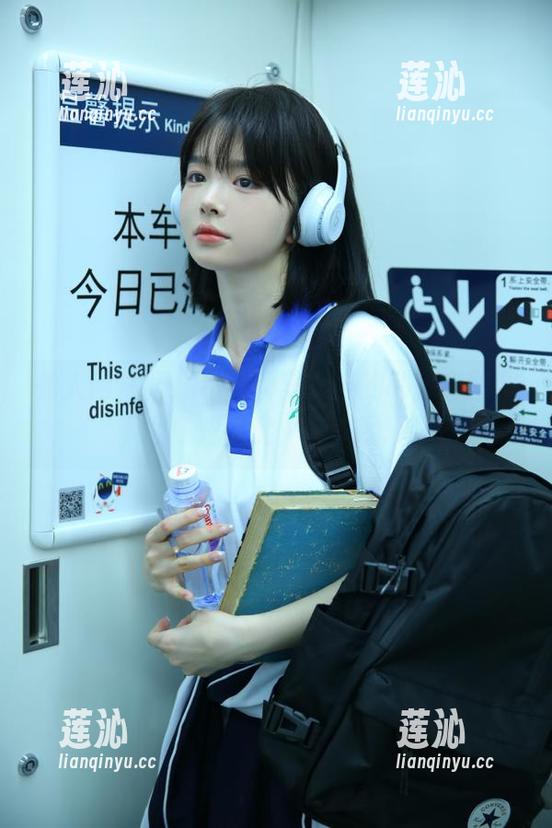 秀人网 - 周周不吃香菜女友的私房套图，下载秘籍在此，速来围观！