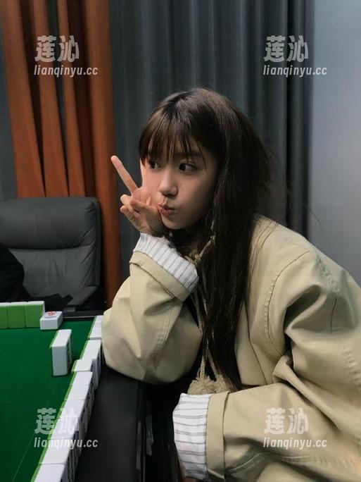 秀人网 - 唐翩翩的美腿合集：这些写真美图让人心动，快来分享吧！