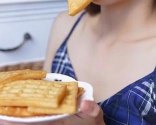 秀人网 - 最新自拍分享：跟随夏甜甜领略绚丽多彩的夏日风情！