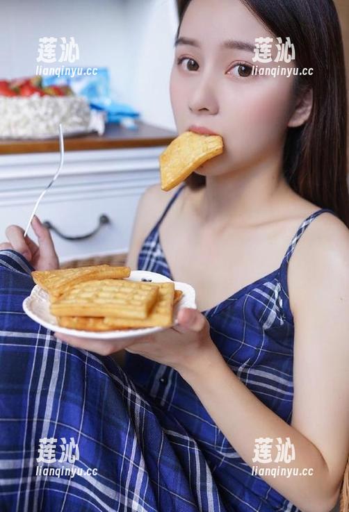 秀人网 - 最新自拍分享：跟随夏甜甜领略绚丽多彩的夏日风情！