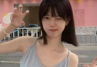 秀人网 - 奶茶味的包子制服写真，原图里的照片散发着无尽的青春活力