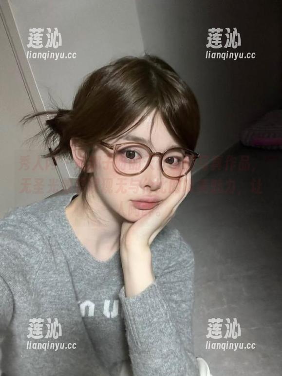 秀人网 - 娜娜子呀的天使主题写真作品，无圣光效果展现无与伦比的唯美魅力，让人陶醉。