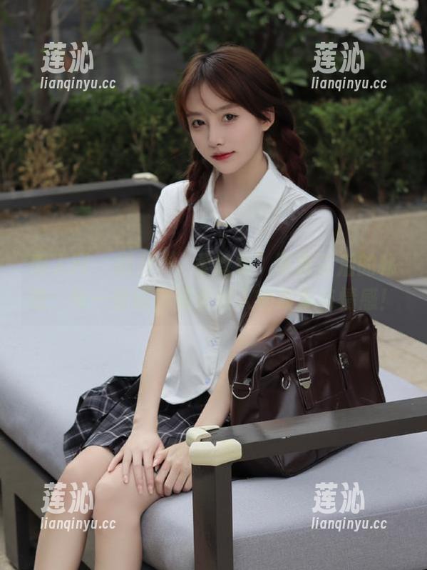 秀人网 - 揭开“媃柔修女”写真背后的秘密：每一壁纸都藏着动人的故事与情感！