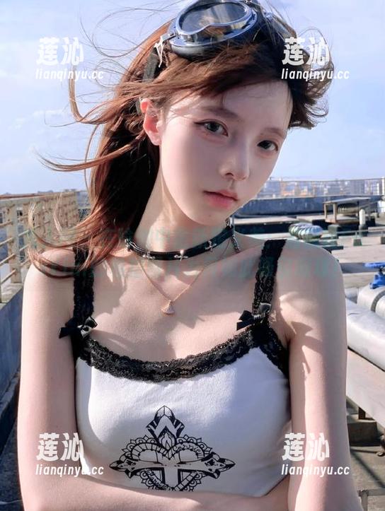 秀人网 - 在瑜伽中重新定义美：孟狐狸FoxYini的私拍图片为何如此吸引眼球！