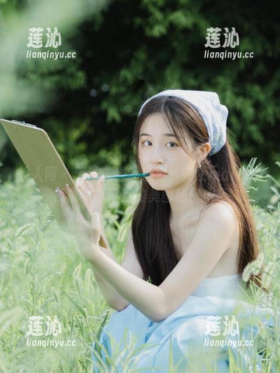 秀人网 - 无法抵挡的魅力：安然maleah棉袜写真背后的美图秘密揭晓