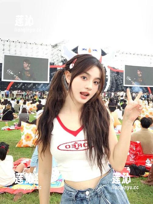 秀人网 - 精选校园写真：宋愉愉用镜头记录青春的足迹