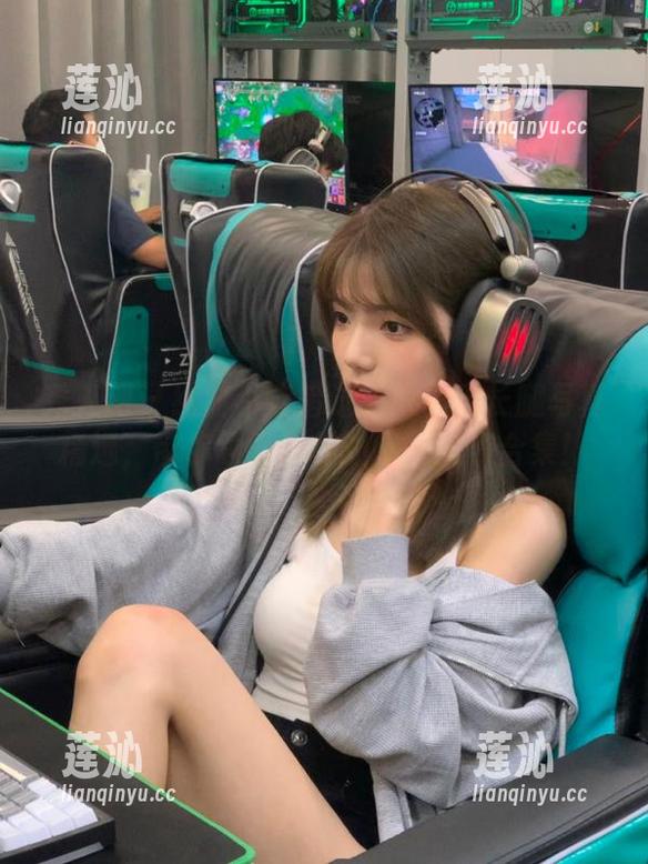 秀人网 - 绝对不能错过的尹甜甜长腿写真精选，带你领略别样的腿部风情合集！