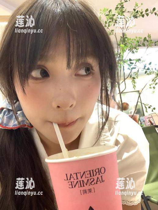 秀人网 - 在私房写真中，戴允祺的丝袜为何让我自嘲成小白兔？