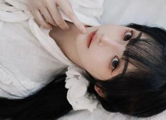 秀人网 - 看！曼柔白裙全套写真如此优雅，简直就是田园仙子降临！